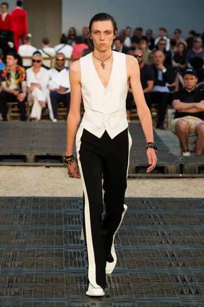 Look 33